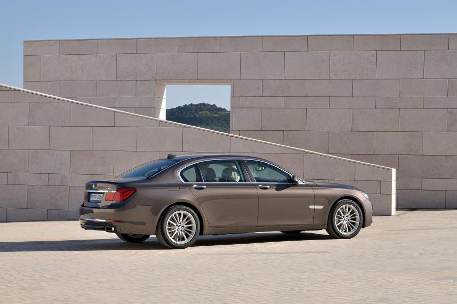  BMW 750iL 2012 года  (фото 52 из 61)